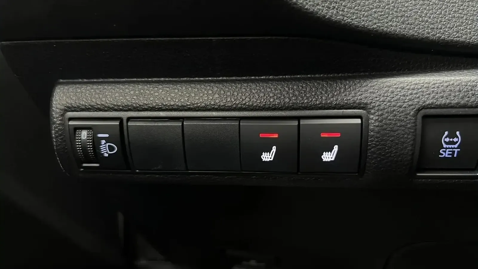 Кнопки и элементы управления в салоне Toyota Levin