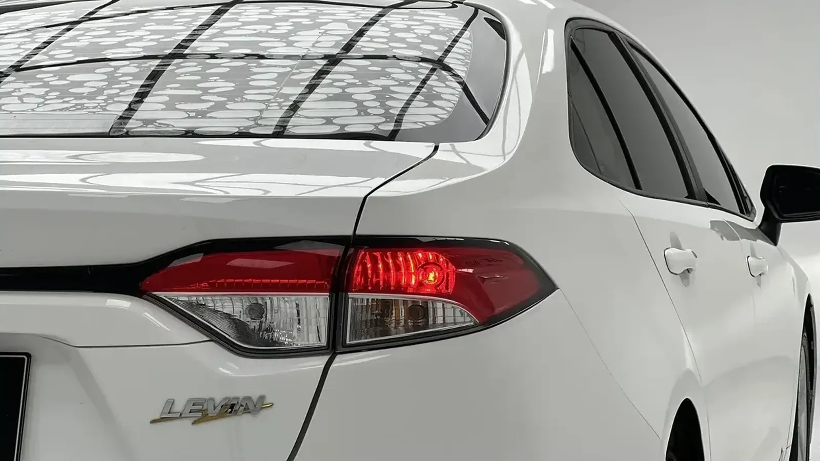 Задний фонарь и кузовная панель Toyota Levin
