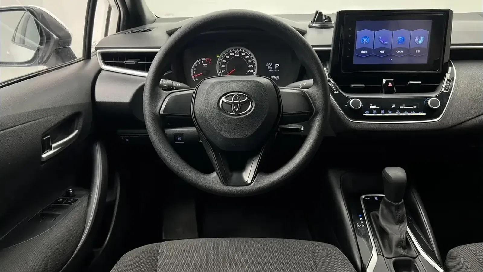 Рулевое колесо и приборная панель Toyota Levin