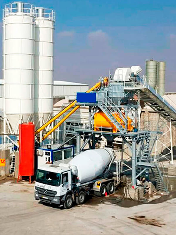 Миксер SHACMAN 8×4: диаметр бака 2250 мм, длина 5600 мм.