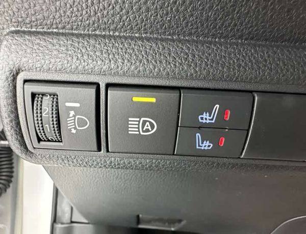 Toyota Corolla 2022 (TNGA, 1.5L CVT) из Китая: белый седан, пробег 18 000 км, TSS 2.0, LED‑оптика, под ключ с ТЛК «ЛАЗУРИТ», от 1 509 576 руб.