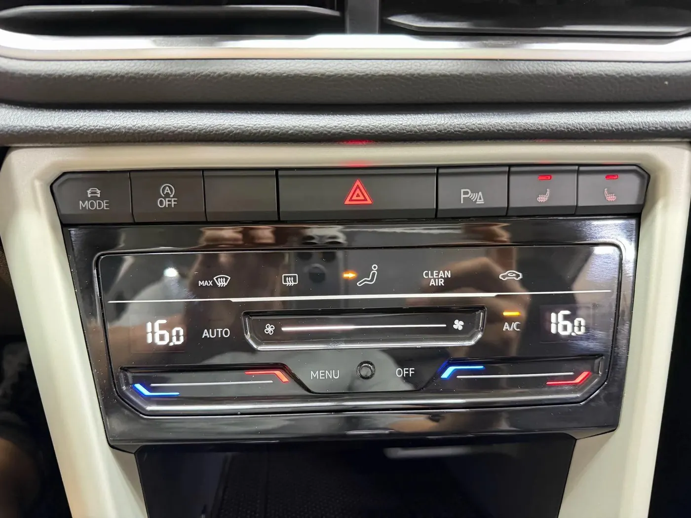 T-Roc — кнопки климат-контроля Управление климатической системой Volkswagen T-Roc